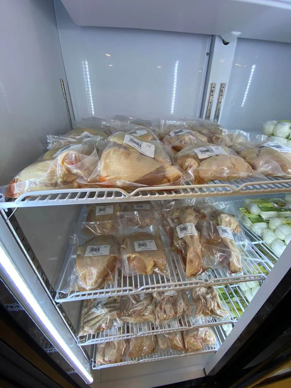 Vacuum-packed fresh and frozen chicken
