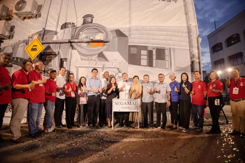 [Focus Malaysia] Segamat train mural sets the record for the largest train wall mural in Malaysia